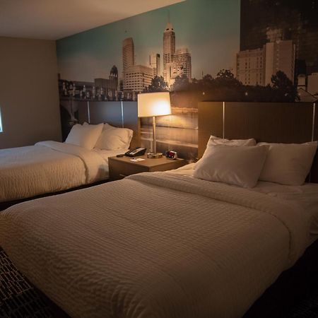 فندق Clarion Pointe Indianapolis Airport بلينفيلد الغرفة الصورة