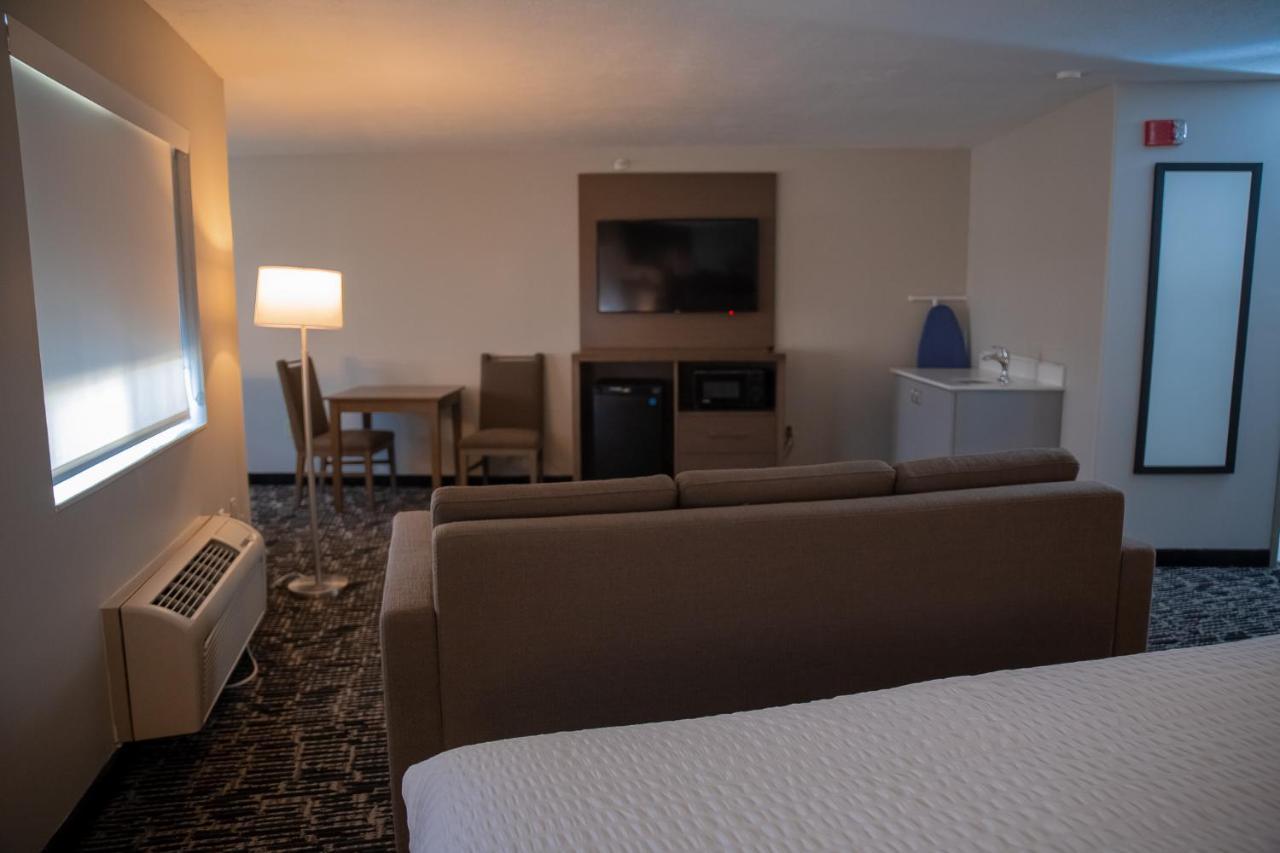 فندق Clarion Pointe Indianapolis Airport بلينفيلد المظهر الخارجي الصورة