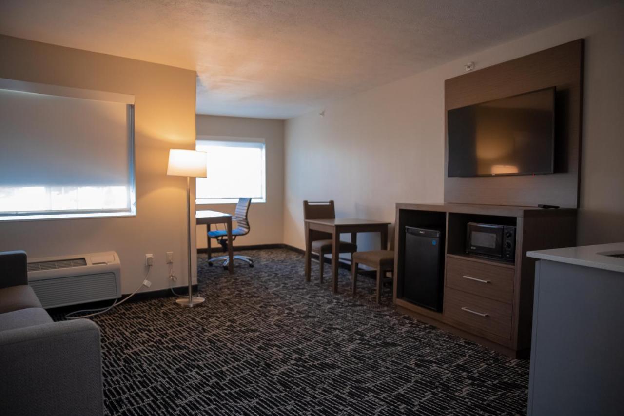 فندق Clarion Pointe Indianapolis Airport بلينفيلد المظهر الخارجي الصورة