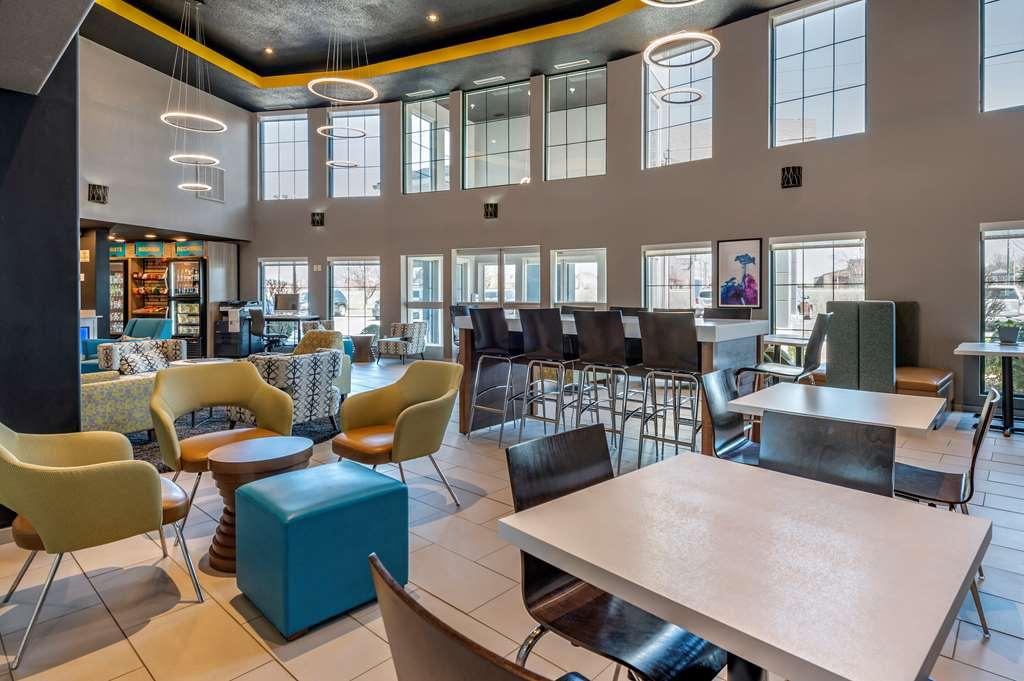 فندق Clarion Pointe Indianapolis Airport بلينفيلد المظهر الداخلي الصورة